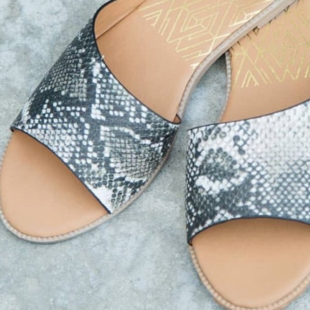 CLEARANCE 💕SNAKE PRINT SLIDES FLATS- Sandals